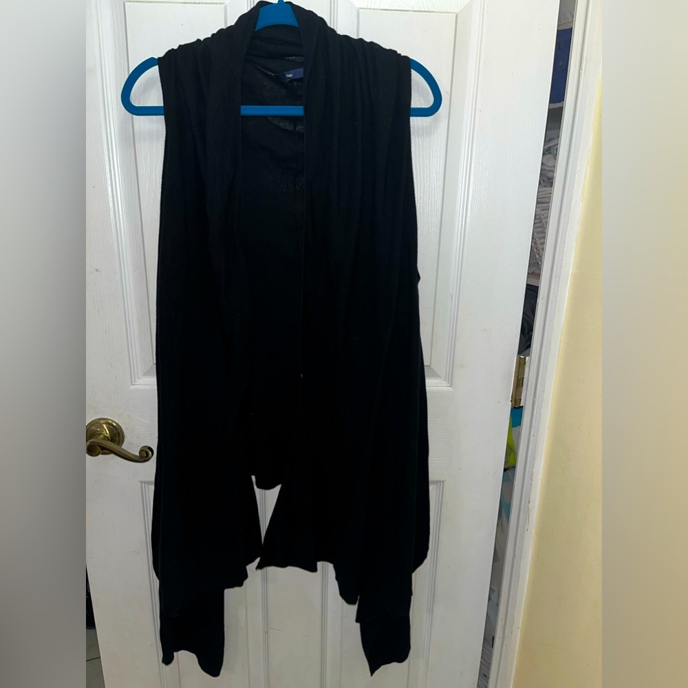 GAP black sleeveless sweater